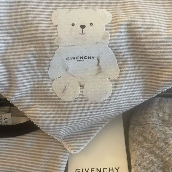 Givenchy Baby 3pc Set - Picture 4 of 4